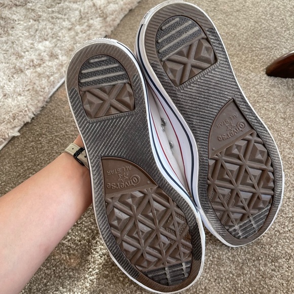Converse Women’s size 9 - Picture 6 of 8